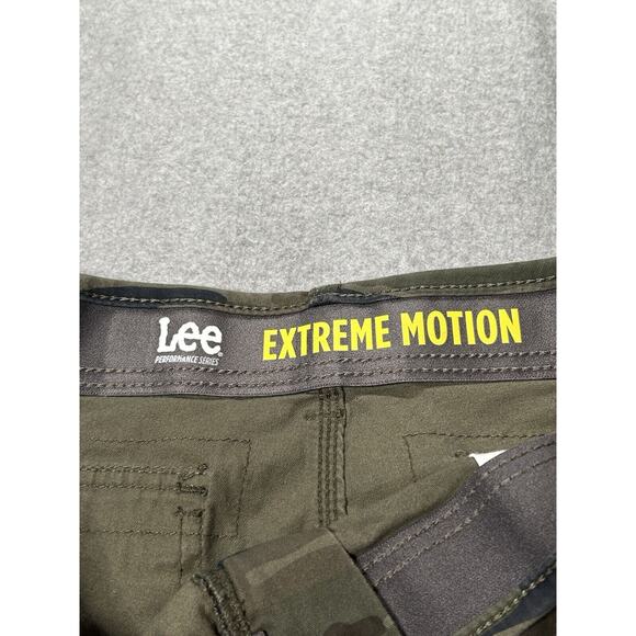 Lee Camo Cargo Shorts Mens W38 Extreme Motion Hiking Fishing Green Loose Baggy - Picture 4 of 16